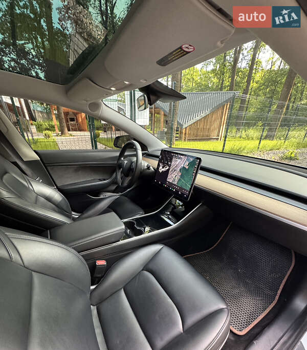 Седан Tesla Model 3 2019 в Кропивницькому