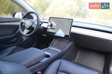 Седан Tesla Model 3 2022 в 