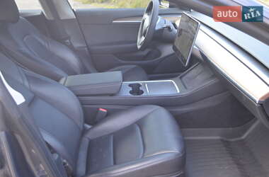Седан Tesla Model 3 2022 в 