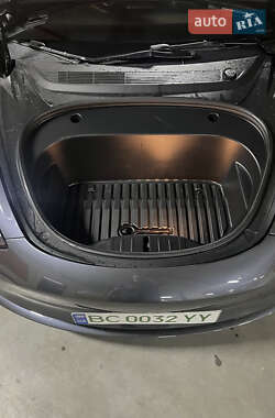 Седан Tesla Model 3 2023 в 