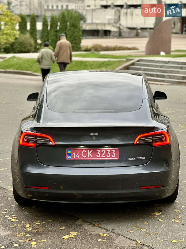 Седан Tesla Model 3 2022 в Киеве