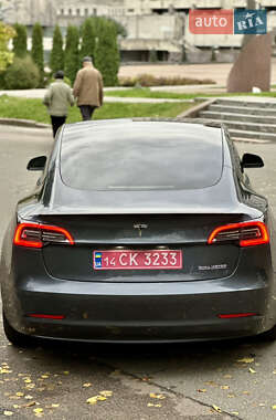 Седан Tesla Model 3 2022 в 