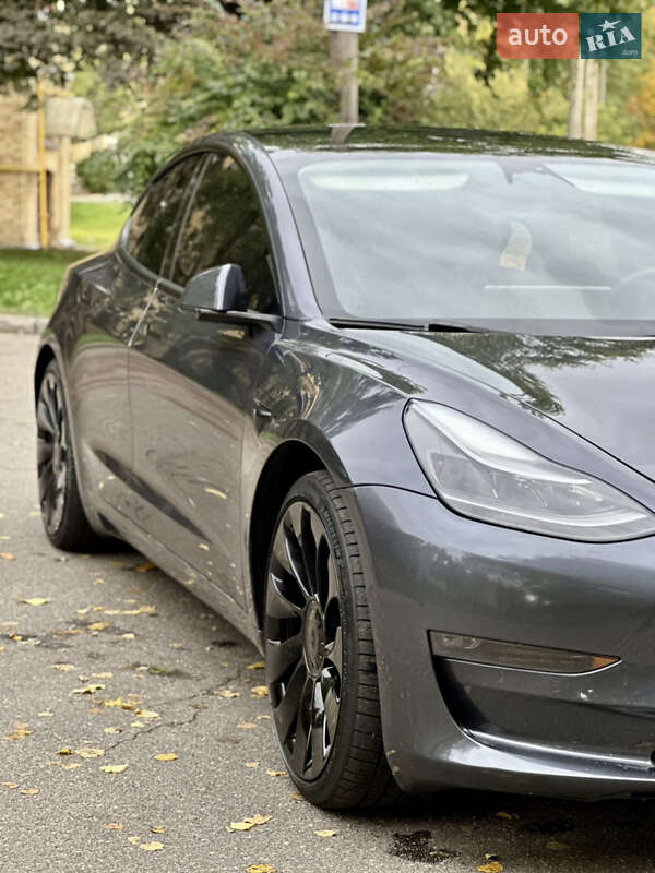 Седан Tesla Model 3 2022 в Киеве