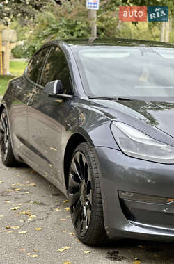 Седан Tesla Model 3 2022 в 