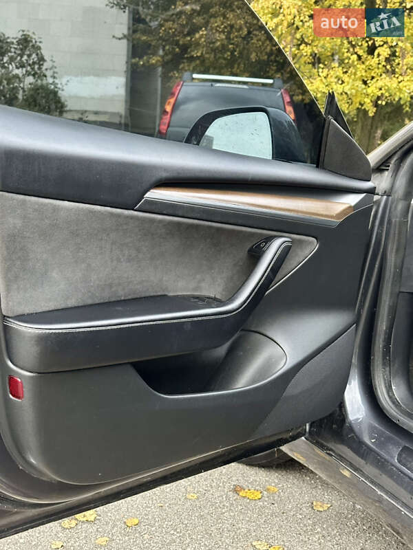 Седан Tesla Model 3 2022 в Киеве