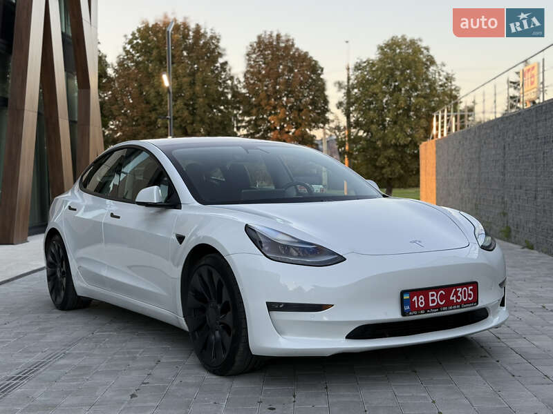 Седан Tesla Model 3 2021 в 