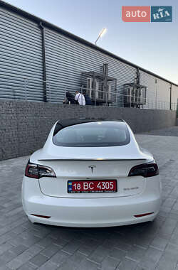 Седан Tesla Model 3 2021 в 