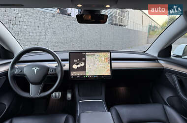 Седан Tesla Model 3 2021 в 