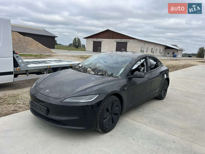 Седан Tesla Model 3 2024 в 