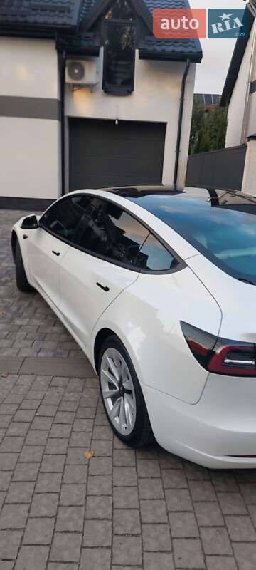 Седан Tesla Model 3 2022 в Львові