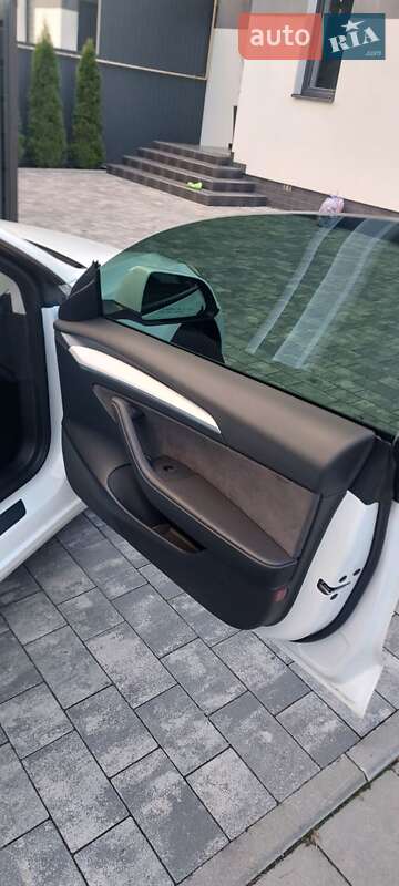 Седан Tesla Model 3 2022 в Львові