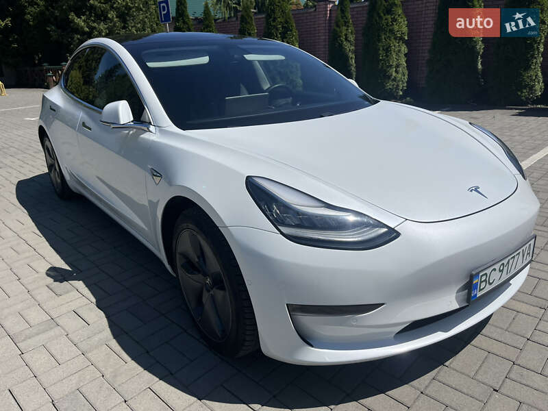 Седан Tesla Model 3 2020 в Самборі