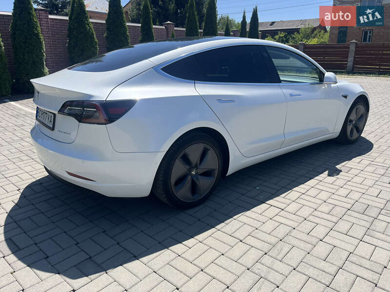 Седан Tesla Model 3 2020 в Самборі