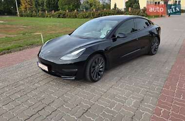 Седан Tesla Model 3 2022 в 