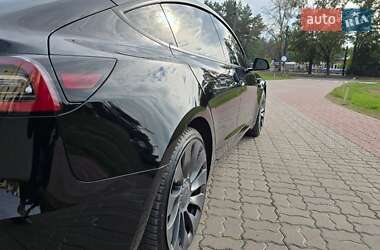 Седан Tesla Model 3 2022 в 
