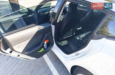 Седан Tesla Model 3 2021 в 