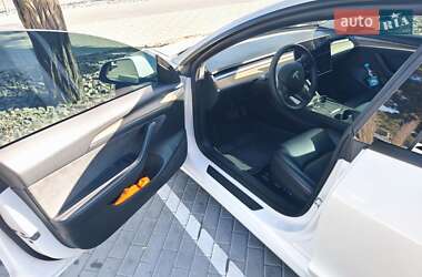 Седан Tesla Model 3 2021 в 