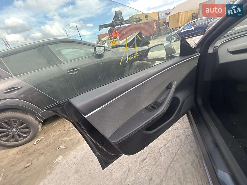 Седан Tesla Model 3 2025 в Львове