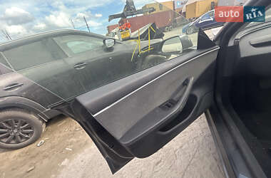 Седан Tesla Model 3 2025 в 