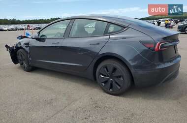 Седан Tesla Model 3 2025 в 