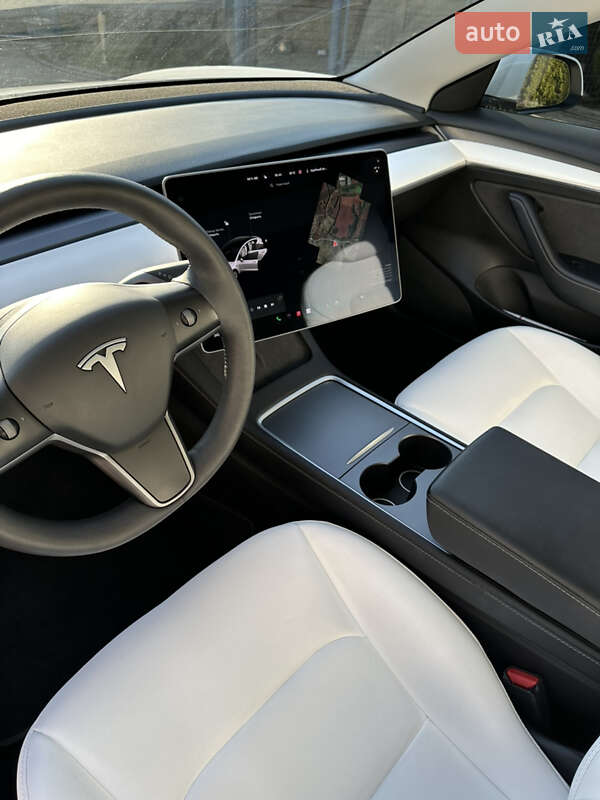Седан Tesla Model 3 2021 в Львове