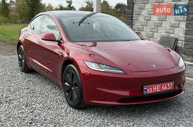 Седан Tesla Model 3 2024 в 