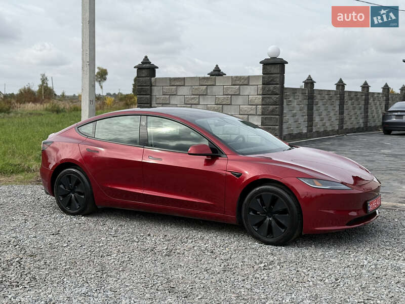 Седан Tesla Model 3 2024 в Дубно