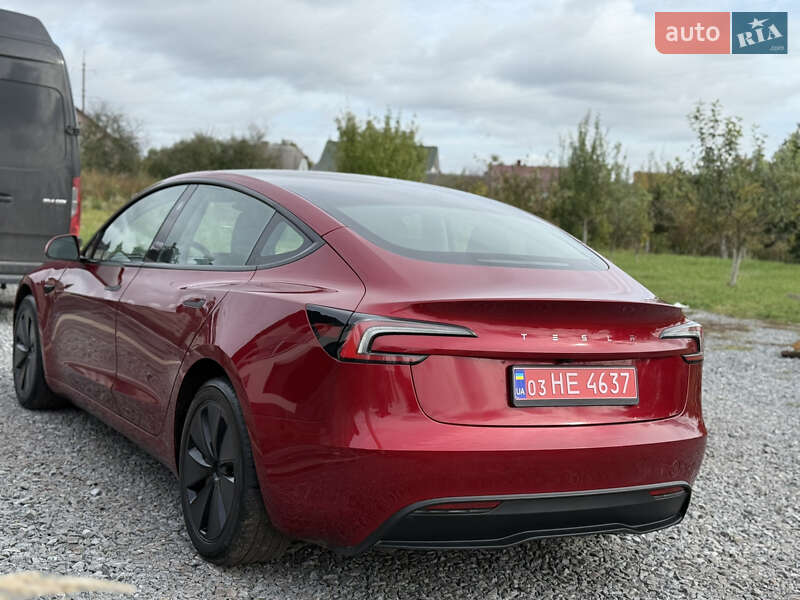 Седан Tesla Model 3 2024 в Дубно