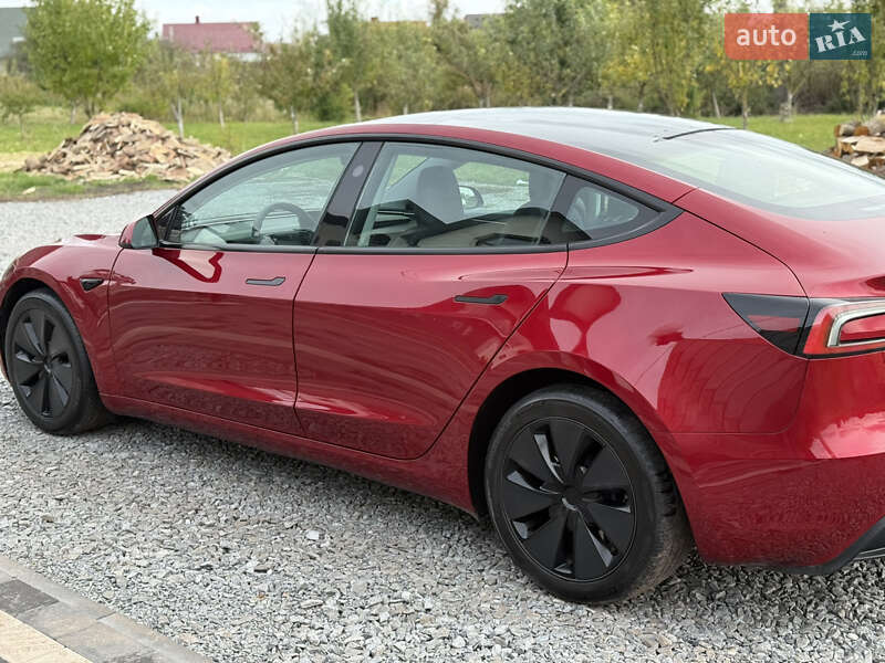 Седан Tesla Model 3 2024 в Дубно