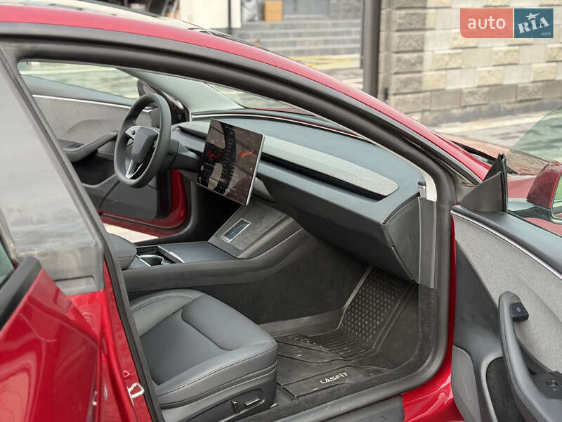 Седан Tesla Model 3 2024 в Дубно