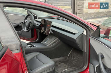 Седан Tesla Model 3 2024 в 