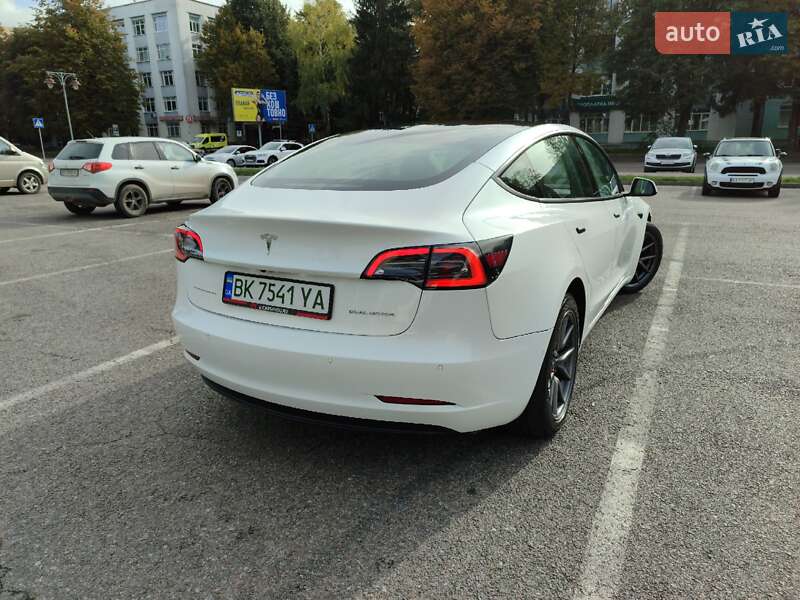 Седан Tesla Model 3 2022 в Рівному