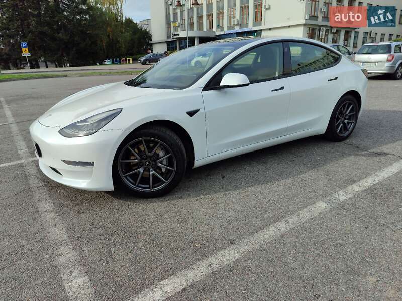 Седан Tesla Model 3 2022 в Рівному