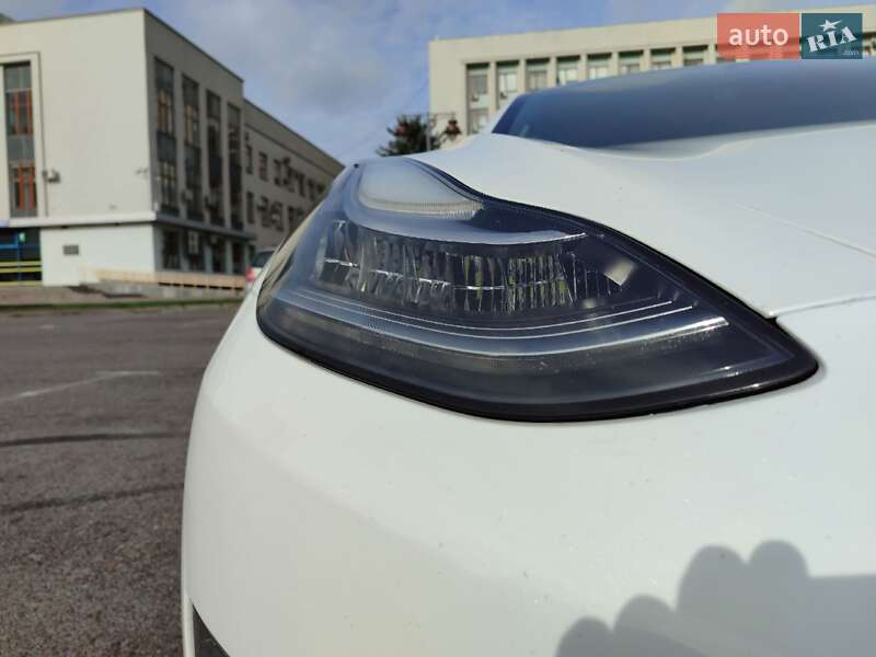 Седан Tesla Model 3 2022 в Рівному