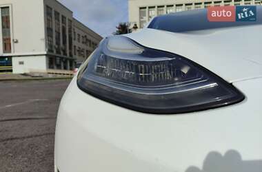 Седан Tesla Model 3 2022 в 