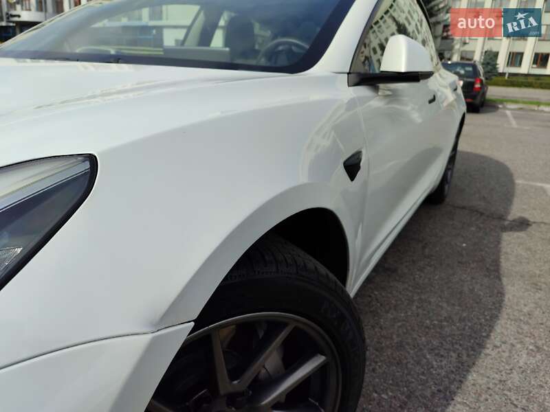 Седан Tesla Model 3 2022 в Рівному