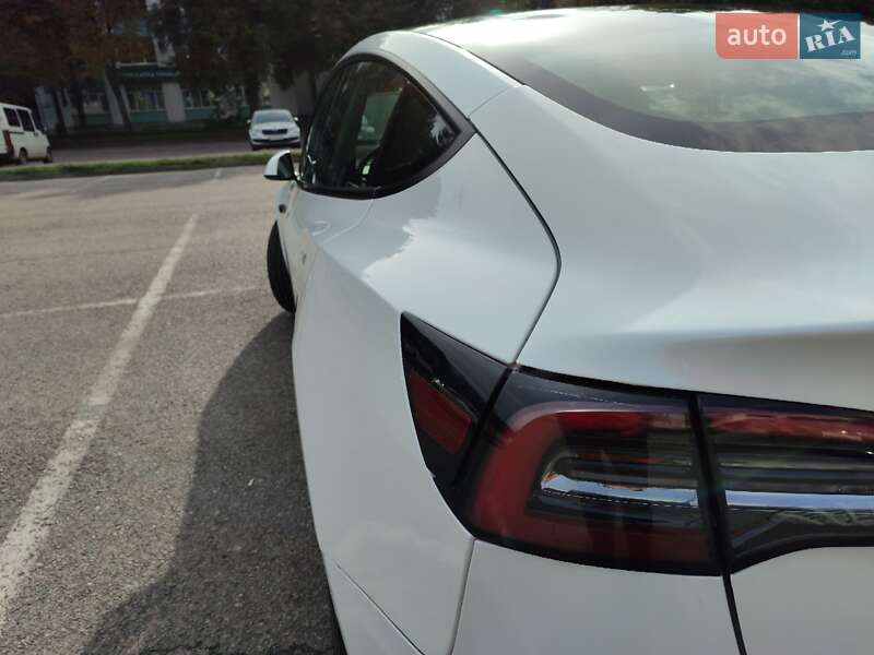 Седан Tesla Model 3 2022 в Рівному