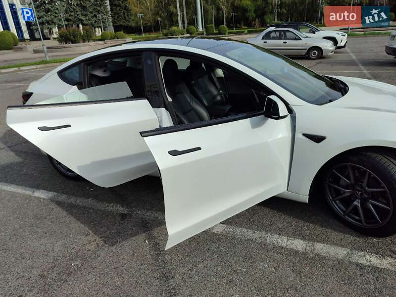 Седан Tesla Model 3 2022 в Рівному