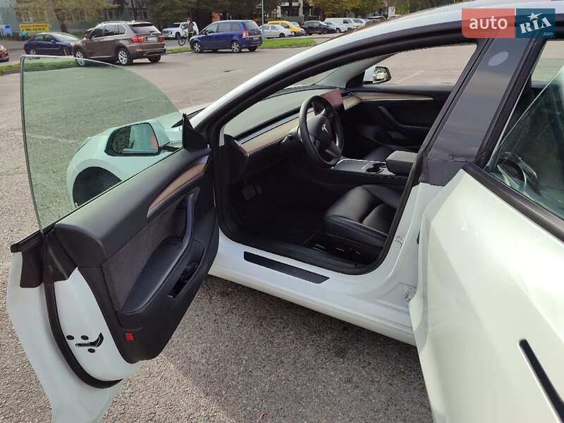 Седан Tesla Model 3 2022 в Рівному