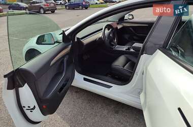 Седан Tesla Model 3 2022 в 