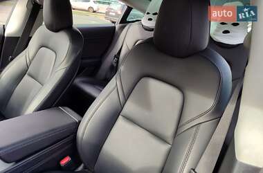 Седан Tesla Model 3 2022 в Ровно