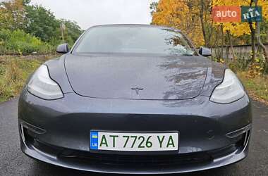 Седан Tesla Model 3 2020 в 