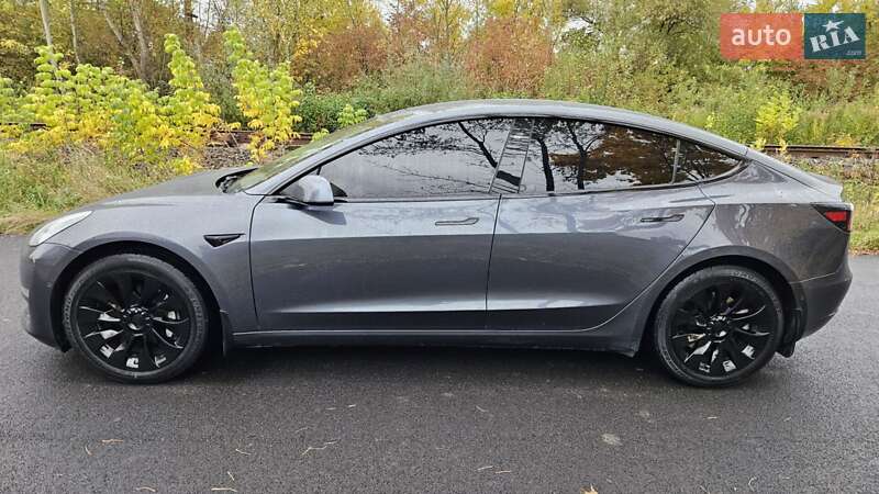 Седан Tesla Model 3 2020 в 
