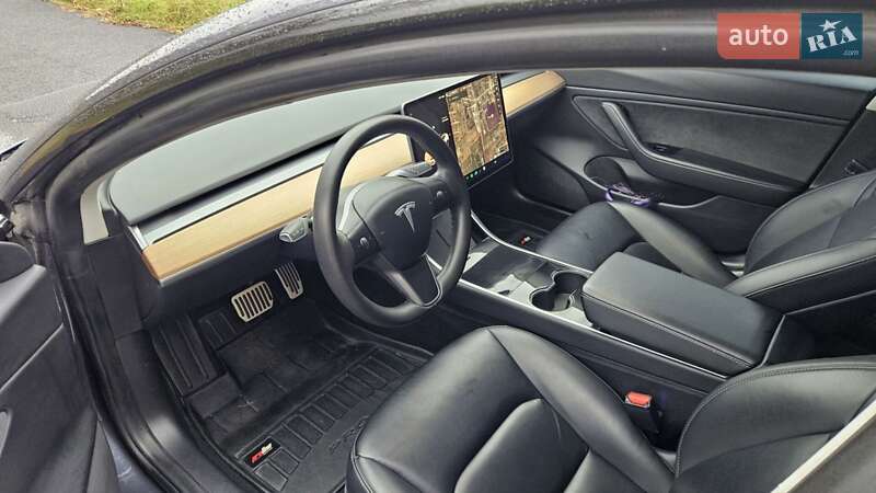 Седан Tesla Model 3 2020 в Коломиї