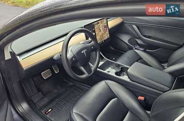 Седан Tesla Model 3 2020 в 