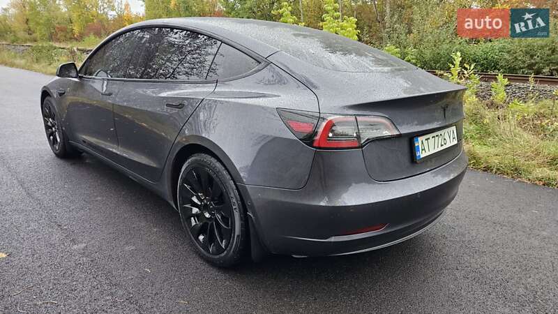Седан Tesla Model 3 2020 в Коломиї