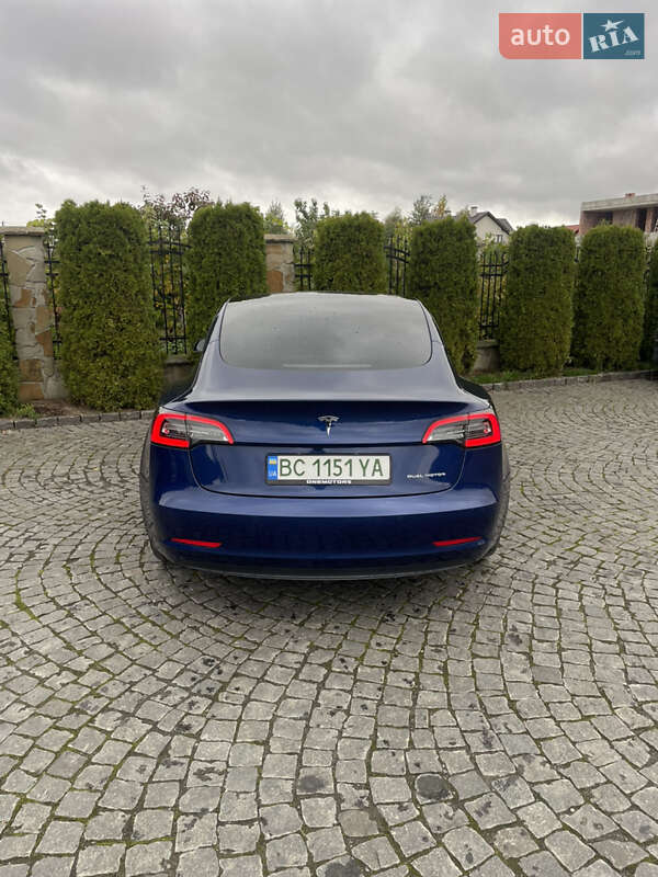 Седан Tesla Model 3 2022 в Жовкве