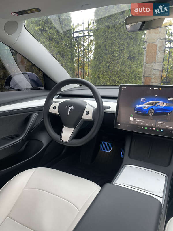 Седан Tesla Model 3 2022 в Жовкве