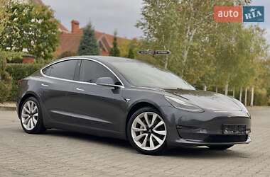 Седан Tesla Model 3 2020 в 