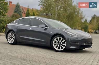 Седан Tesla Model 3 2020 в 